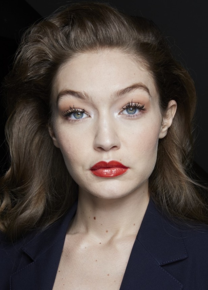 احدث رسمات مكياج تناسب البشرة الفاتحة لسهرات نهاية عام 2020