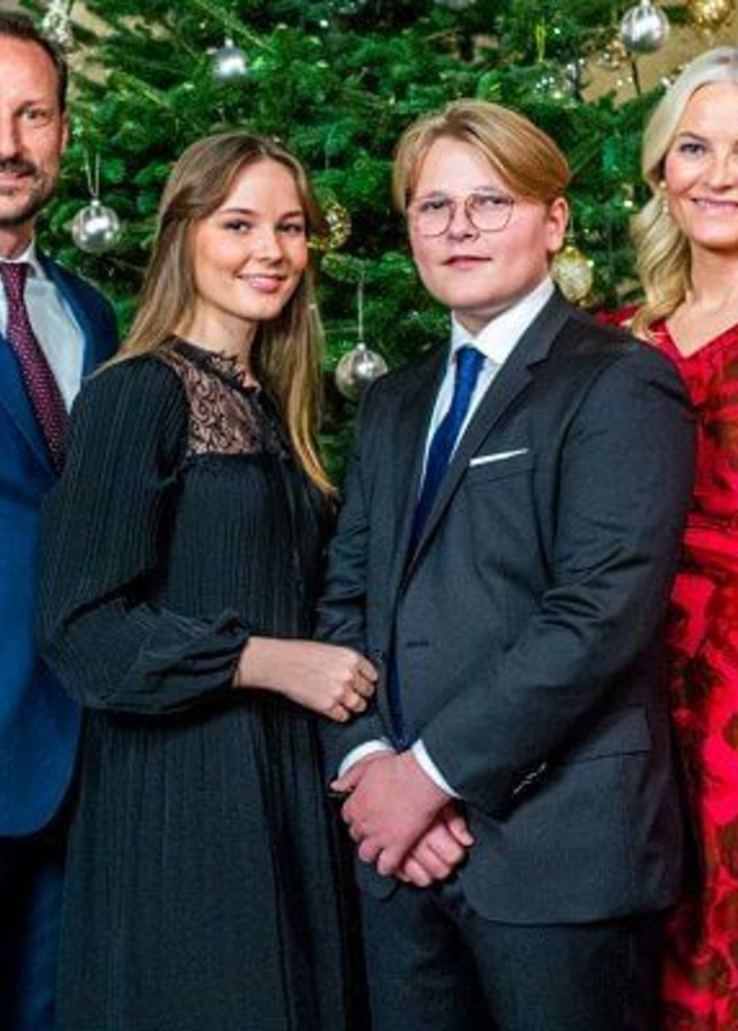 العائلة النرويجية المالكة تصدر صورها الرسمية بمناسبة أعياد الميلاد
