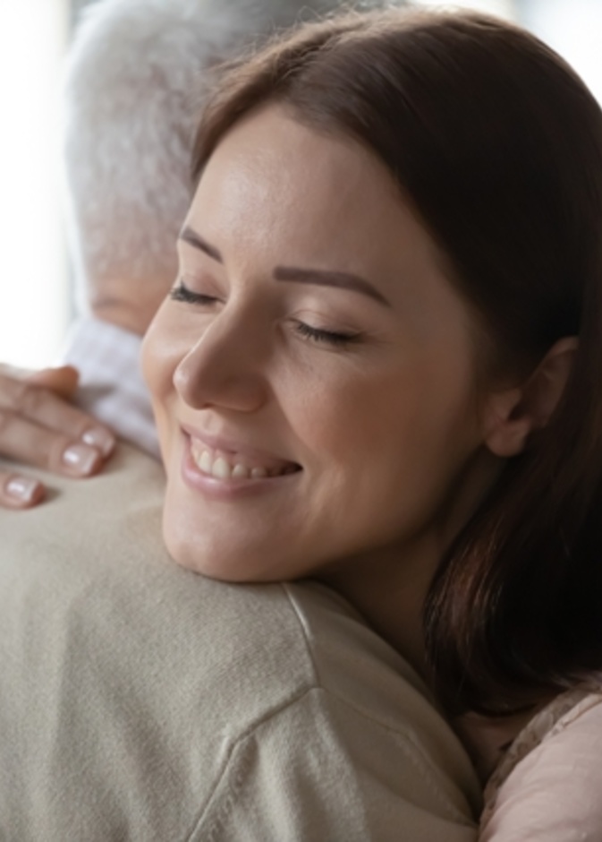 أسرار إنجذاب الفتاة الى الرجل صاحب الشعر الأبيض