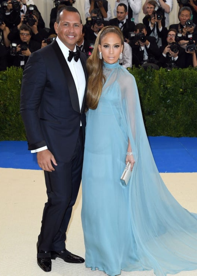 جنيفر لوبيز و خطيبها اليكس رودريغيز