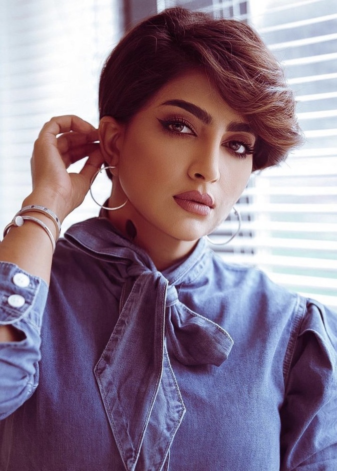 تنسيق اطلالات المجوهرات على طريقة بثينة الرئيسي