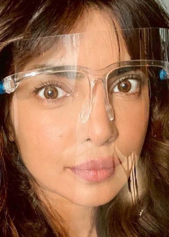 بريانكا تشوبرا عالقة في لندن بسبب كورونا