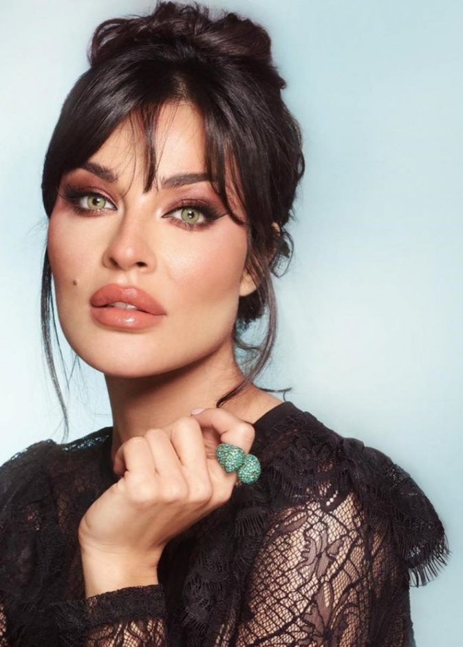 من الممثلة اللبنانية الأكثر تميزا بإطلالتها الجمالية للعام 2020