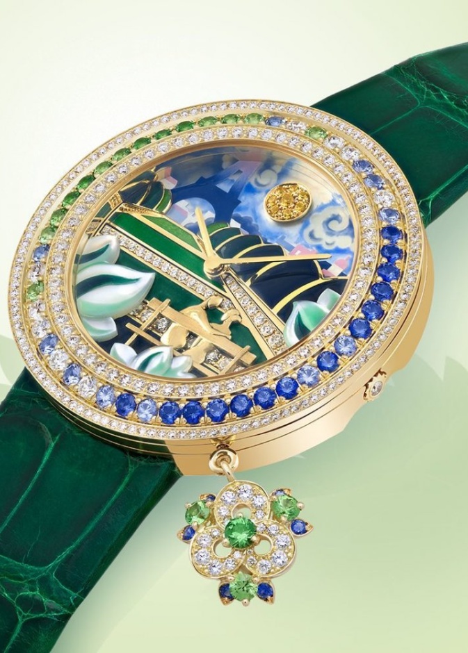 ساعة Van Cleef & Arpels الجلدية المرصعة بالألماس والأحجار الكريمة