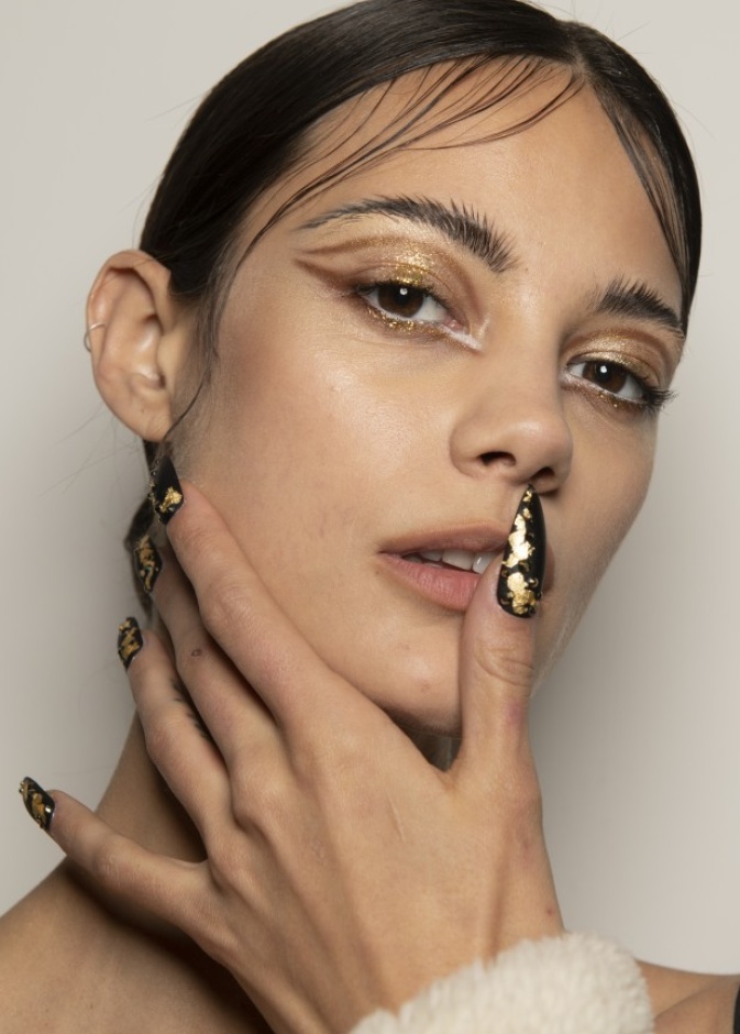 اجمل ألوان اظافر تألقي بها في سهرة رأس السنة 2020