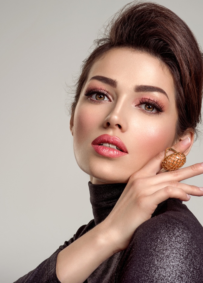 طريقة عمل مكياج ناعم وخفيف لسهرة رأس السنة 2021