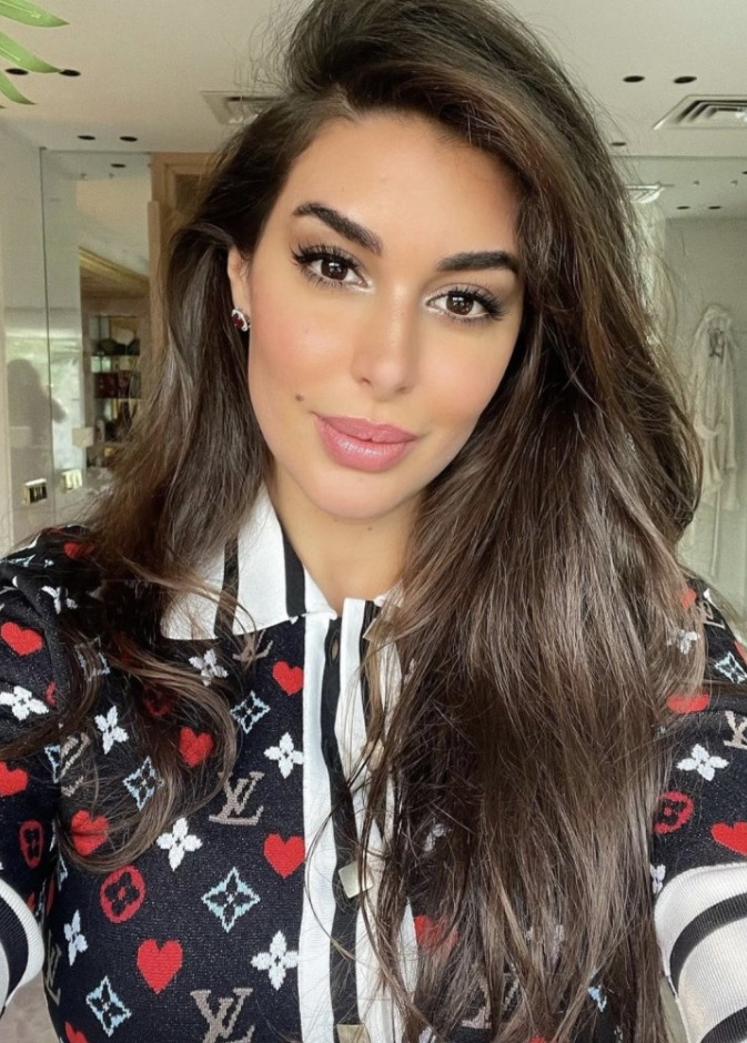 ياسمين صبري تنشر صورة أنثوية جديدة مع بداية العام الجديد