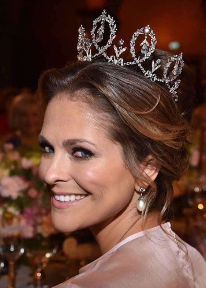 أجمل المجوهرات التي تقاسمتها سيدات العائلات الملكية مع بعضهن