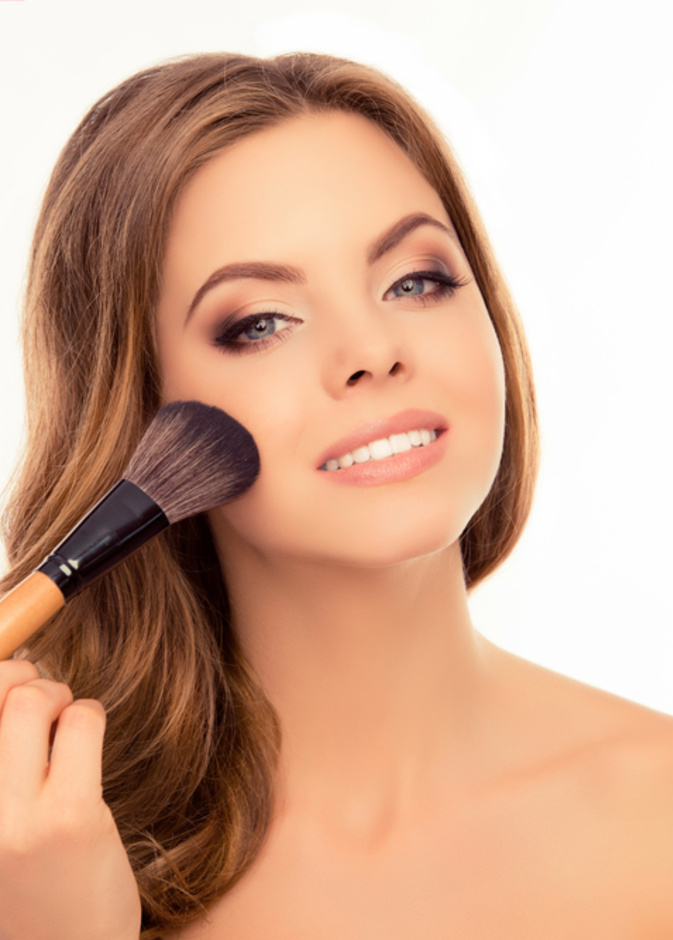 طرق وضع المكياج لإخفاء التجاعيد