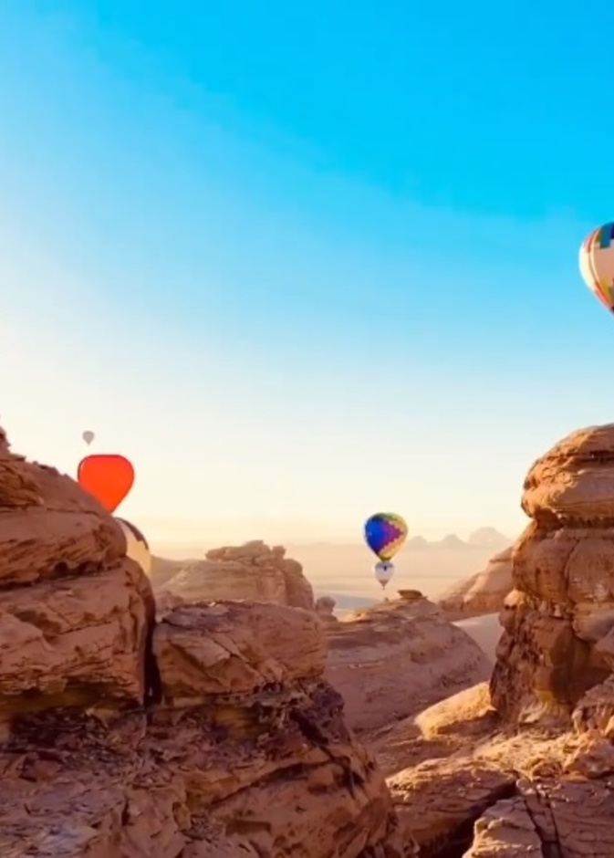 مسرح المرايا أحد أروع الوجهات السياحة في العلا - المصدر عبد العزيز العلا