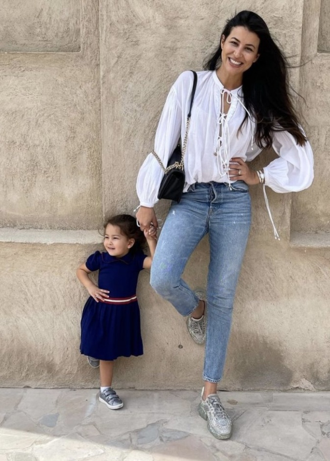 صورة لطيفة نشرتها ريم السعيدي برفقة ابنتها