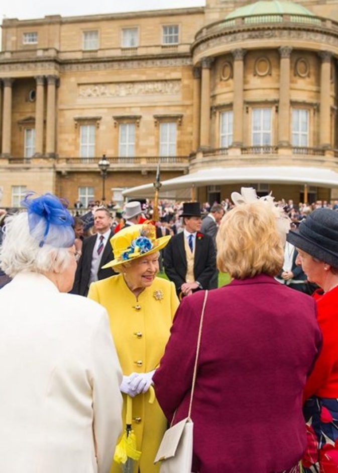 ملكة بريطانيا تعلن إلغاء جميع حفلات الحديقة في قصر باكنغهام هذا العام