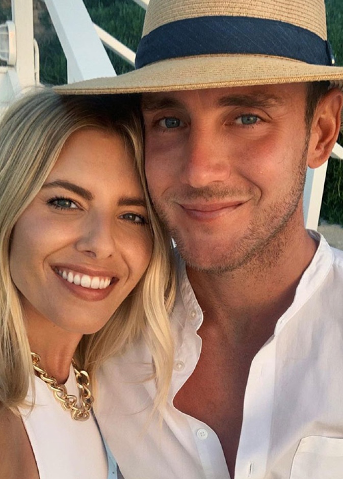  المغنية مولي و خطيبها لاعب الكريكيت البريطاني