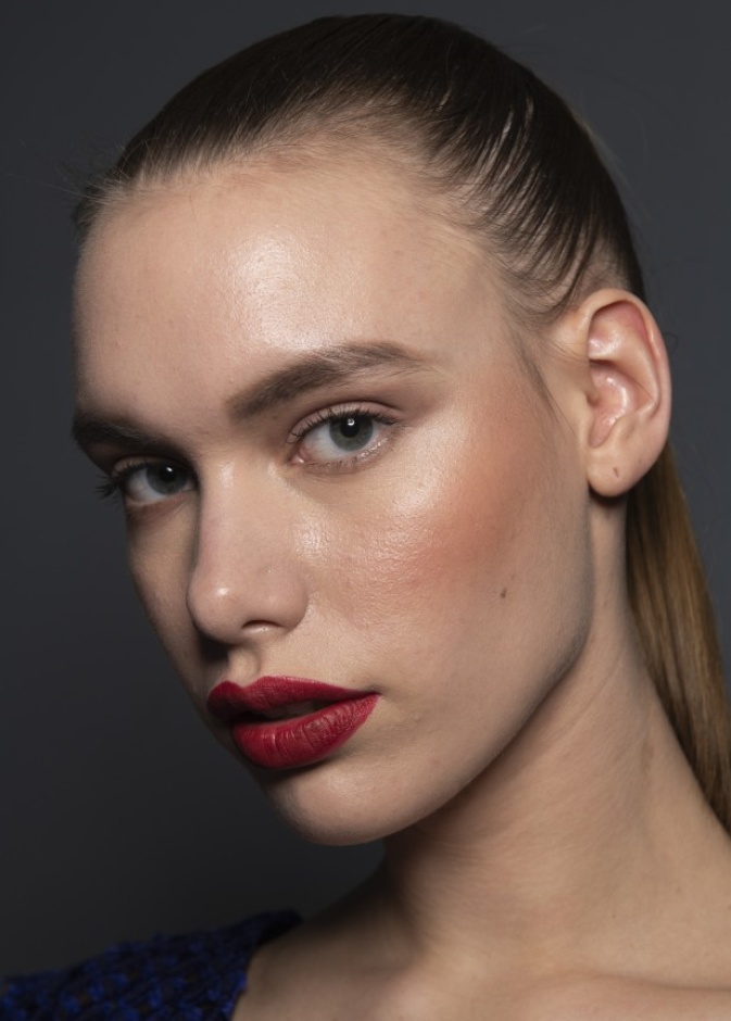 أجمل ألوان أحمر الشفاه بدرجات الماروني