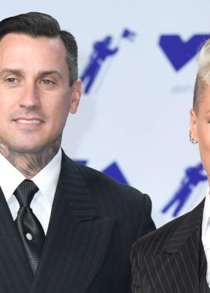 المغنية الامريكية بينك و زوجها هاري يحتفلان بالذكرة 15 لزواجهما