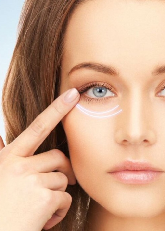  التدليك بزيت الزيتون يخفف تجاعيد تحت العين