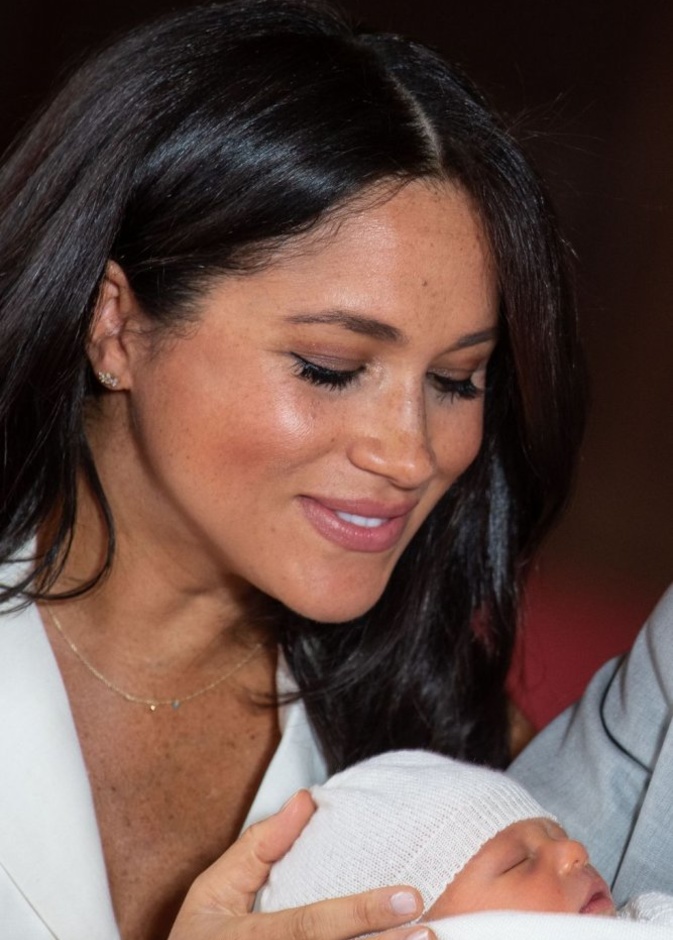 ميغان ماركل تختار قلادة Jennifer Meyer لتتألق بها