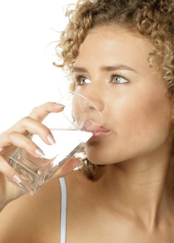  هل شرب الماء بكثرة يفيد في الحماية من فيروس كورونا الجديد