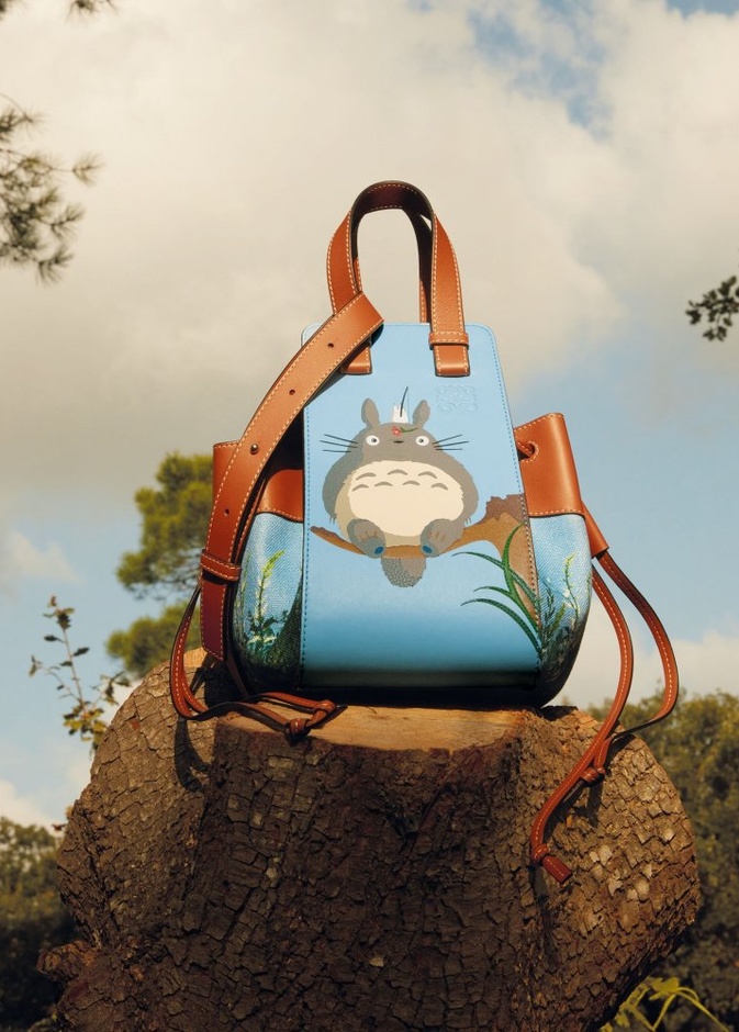 تشكيلة My Neighbor Totoro من LOEWE.. احتفاء بالأسلوب الشاعري والعفوي للشخصيات الشهيرة