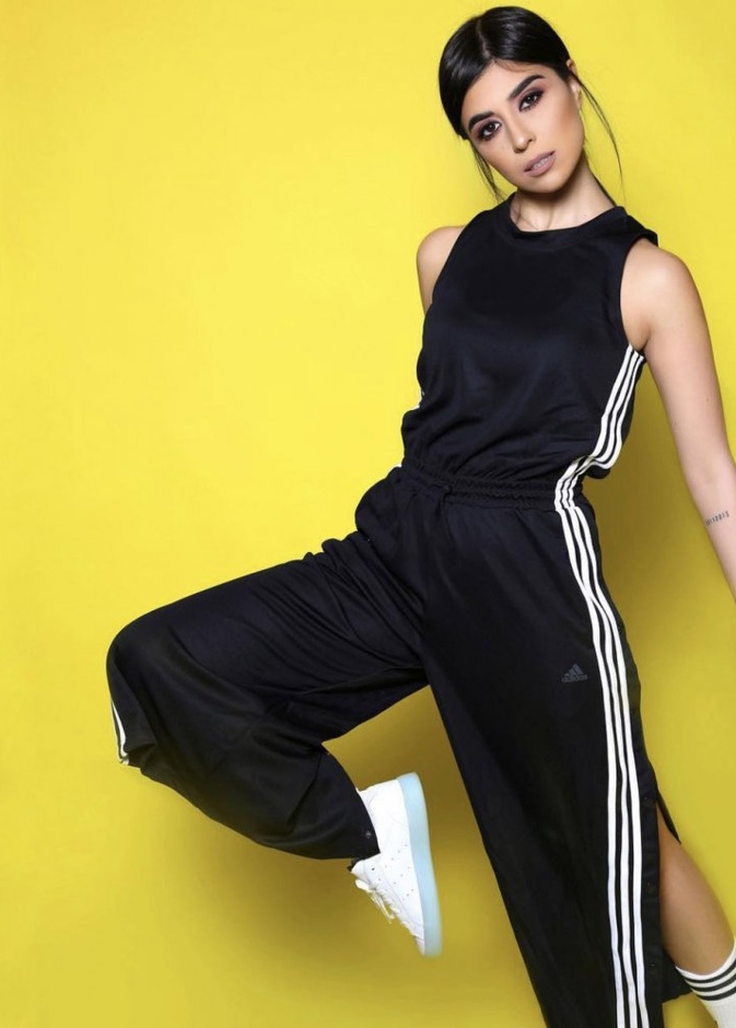 زينة مكي في اطلالة رياضية باللون الاسود