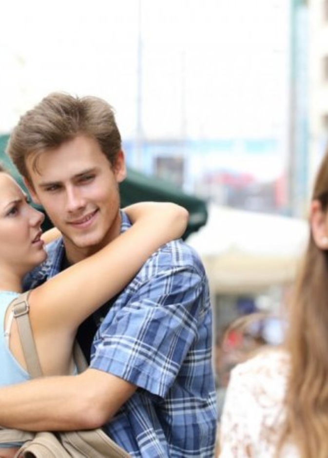 كيف أتعامل مع زوجي الذي يدمن النظر إلى النساء