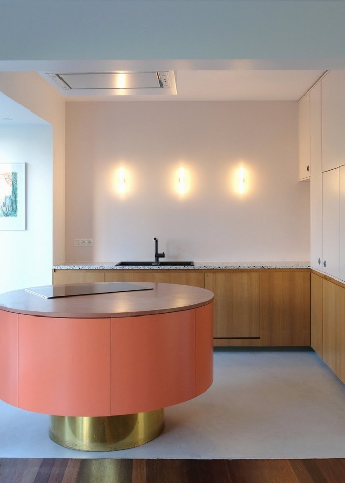 جزيرة مطبخ باللون المرجاني