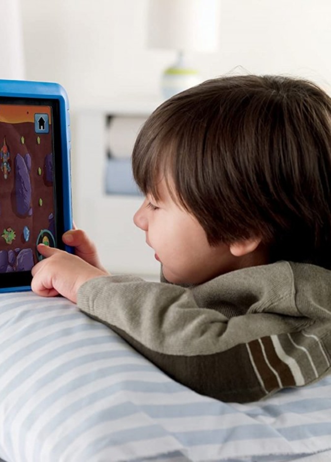  9 نصائح للتعامل مع الطفل الشديد التعلق بالموبايل والتابلت