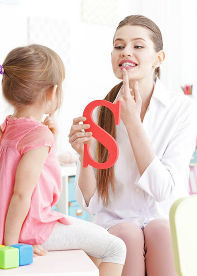 ما هو السن المناسب لتعليم الطفل لغة جديدة