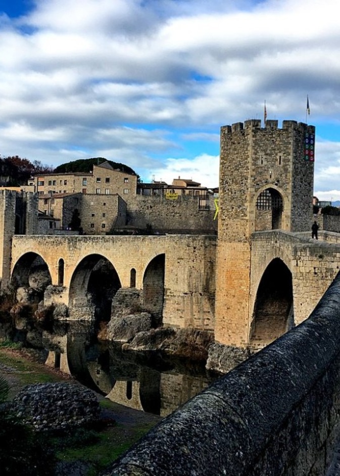  سحر تاريخي في بيسالو بواسطة Guy Wils