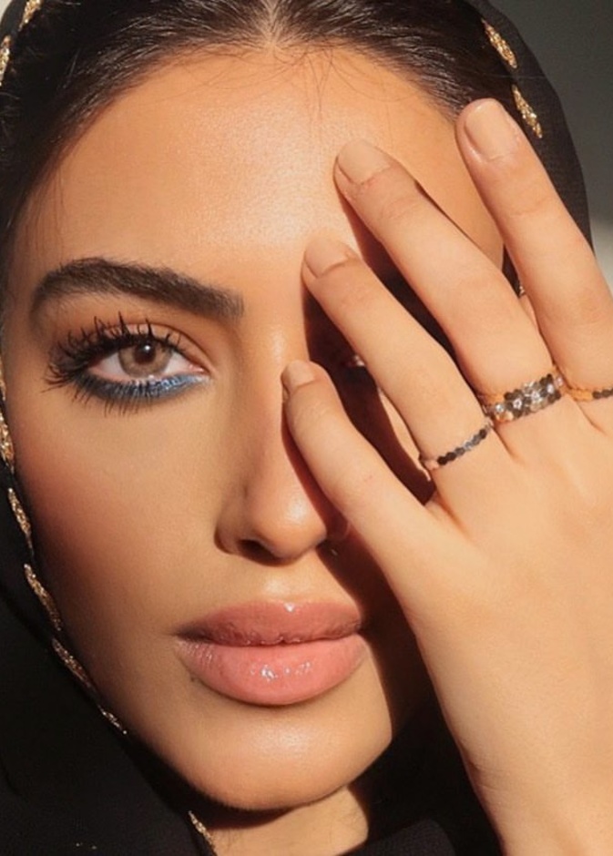 تنسيق المجوهرات للمحجبات على طريقة يارا النملة