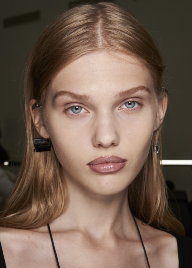 4 صيحات مكياج تناسب المرأة العصرية موضة ربيع 2021 	