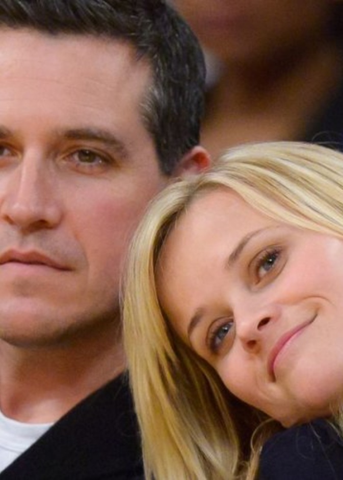 ريس ويذرسبون تطالب زوجها جيم توث بالبحث عن عمل