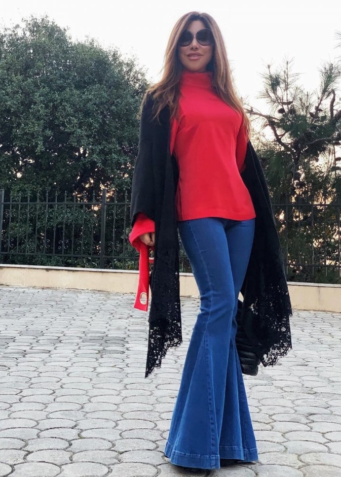 اطلالات نجوى كرم بموضة الجينز الواسع والجريء