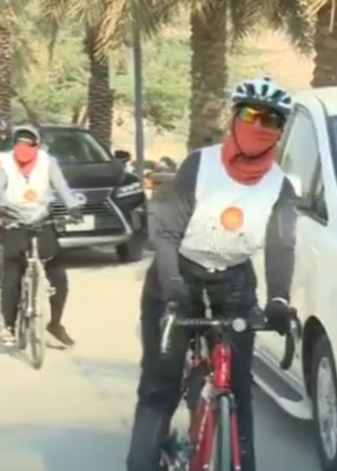 من عضوات فريق شروق الشمس النسائي