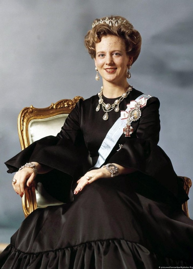 بمناسبة 49 عاما على تتويجها على العرش.. أفخم مجوهرات مارغريت الثانية ملكة الدنمارك