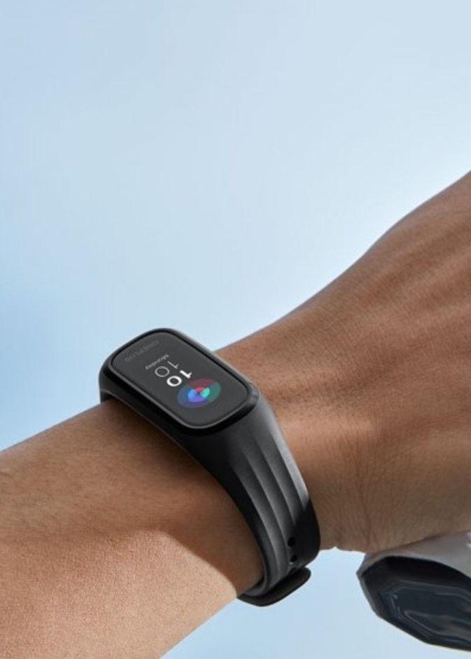 OnePlus Band يضم مستشعرات لمراقبة معدل ضربات القلب و مستويات الأكسجين في الدم و تتبّع اللياقة البدنية