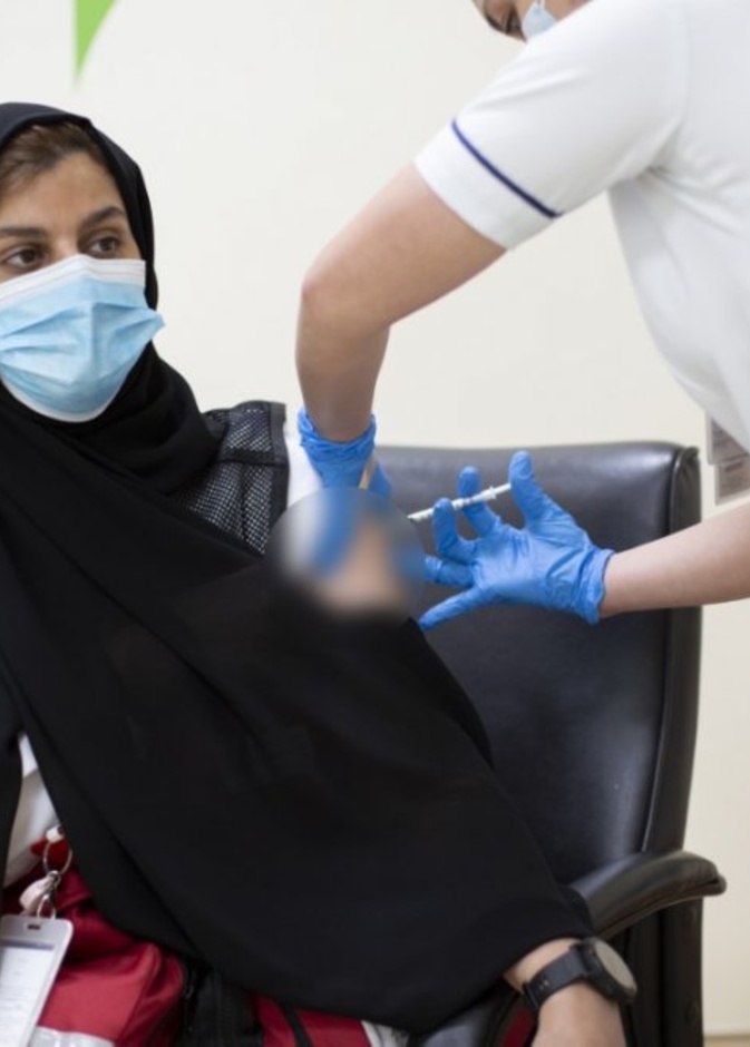 صحة دبي تتابع الحاصلين على لقاح كوفيد 19