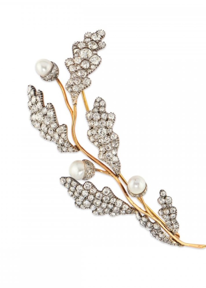 بروش بشكل الصنوبر من الذهب والماس يعود للقرن الـ19