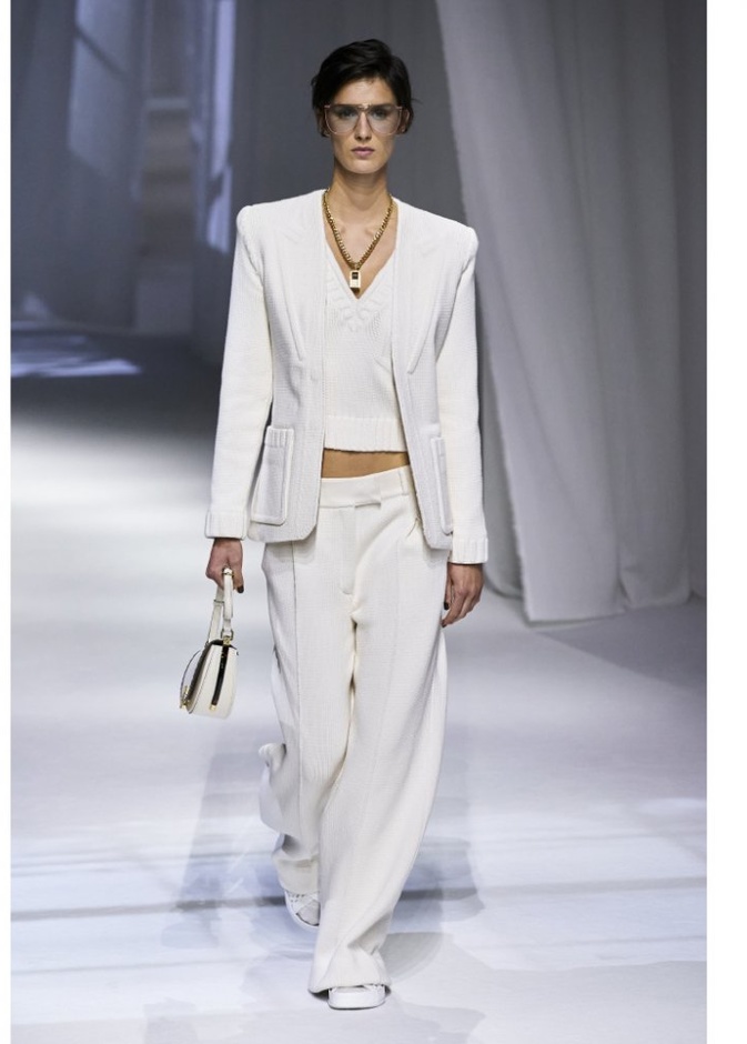 موديلات جاكيت بليزر مع الجيوب الكبيرة من دار Fendi