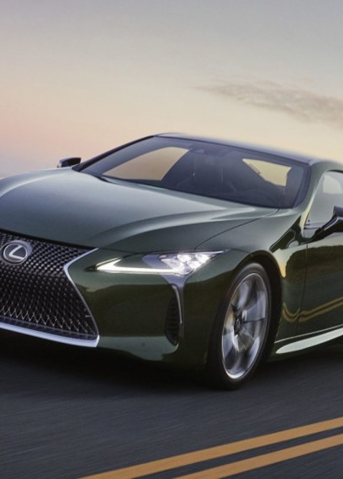 سيارة لكزس الفاخرة LC 500