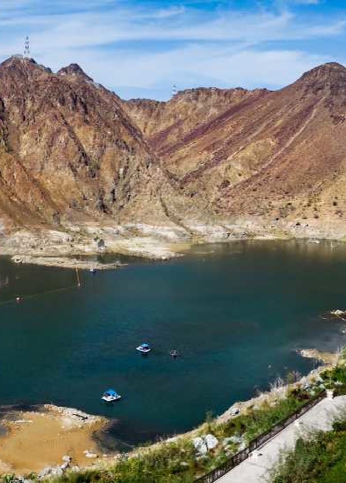  السياحة في خورفكان شاطئ خورفكان Khor Fakkan Beach