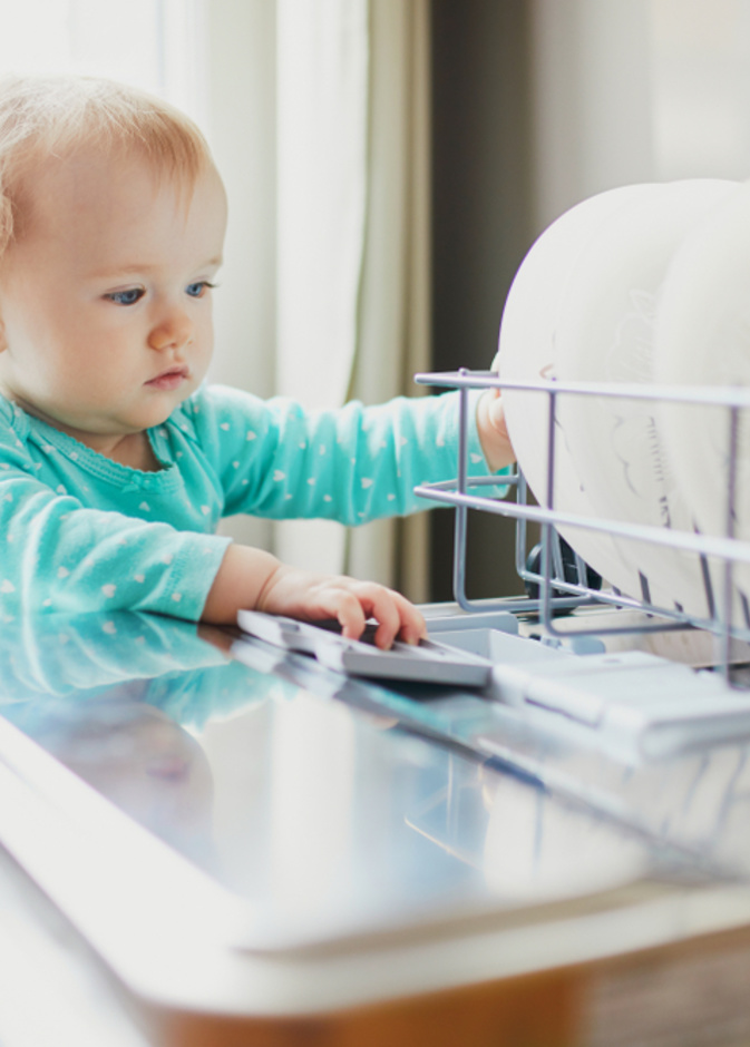  ضمور العضلات عند الاطفال له اعراض اولية وخصوصا التاخر في المشي منذ الصغر