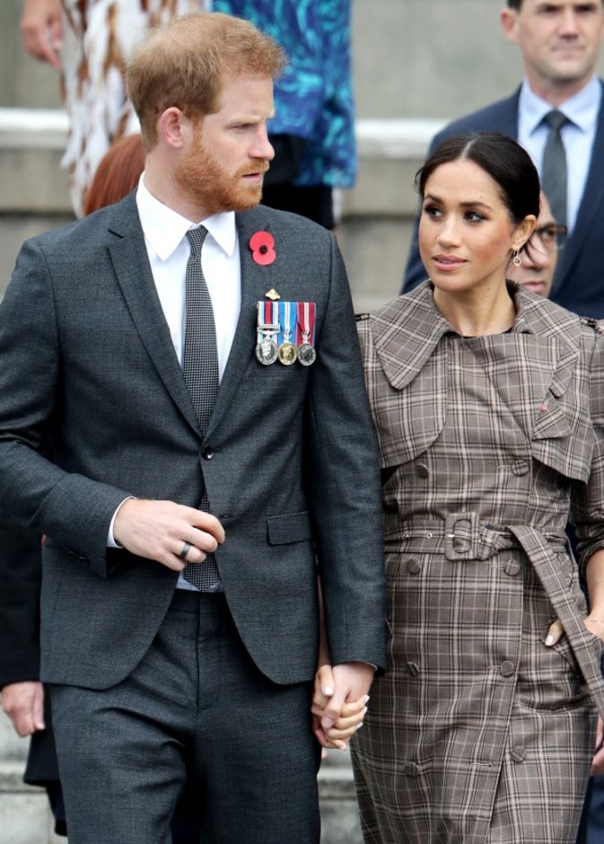 هل يتراجع الأمير هاري وميغان ماركل عن قرارهما ويعودان للحياة الملكية؟