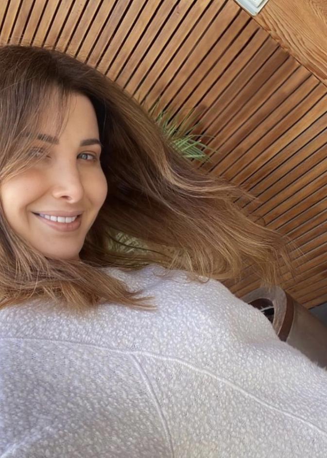 نانسي عجرم تنصح متابعيها بالبقاء في المنزل مع زيادة أعداد إصابات كورونا