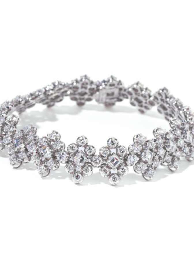  اسوارة مع أحجار الماس بحجم 10.10 قيراط