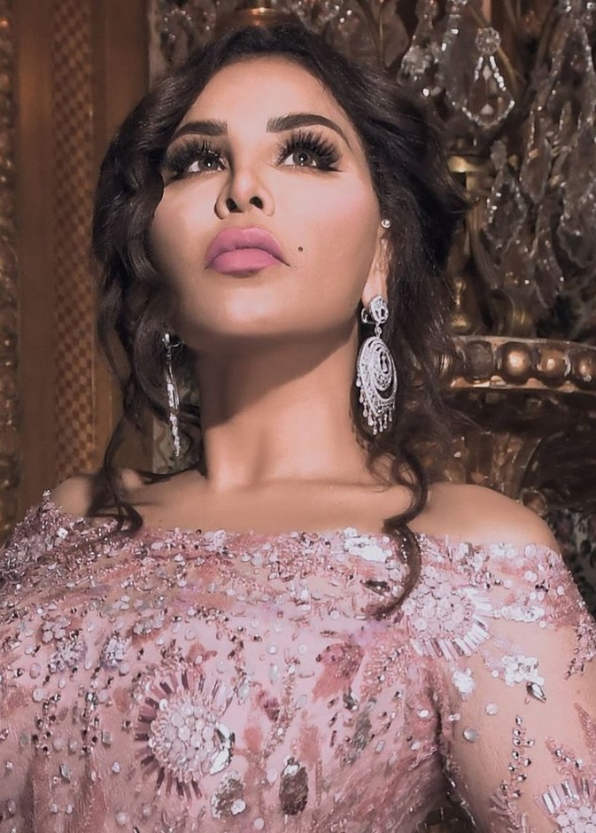  اقراط طويلة بفخامة الالماس من وحي احلام