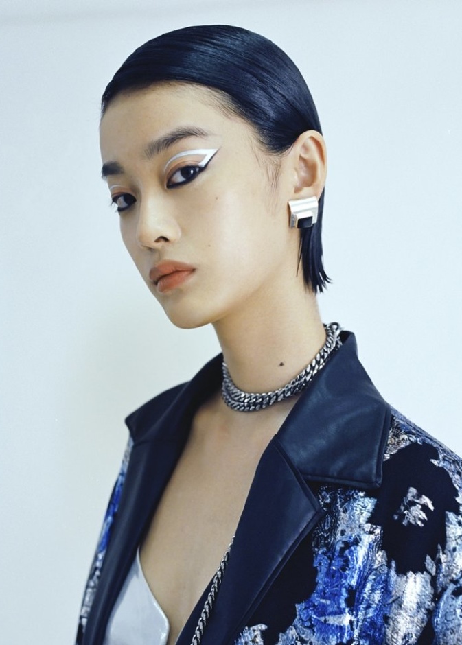  مكياج ملون وجريء طبّقيه بشكل متجدد لسهرات ربيع 2021 من دار Ricostru