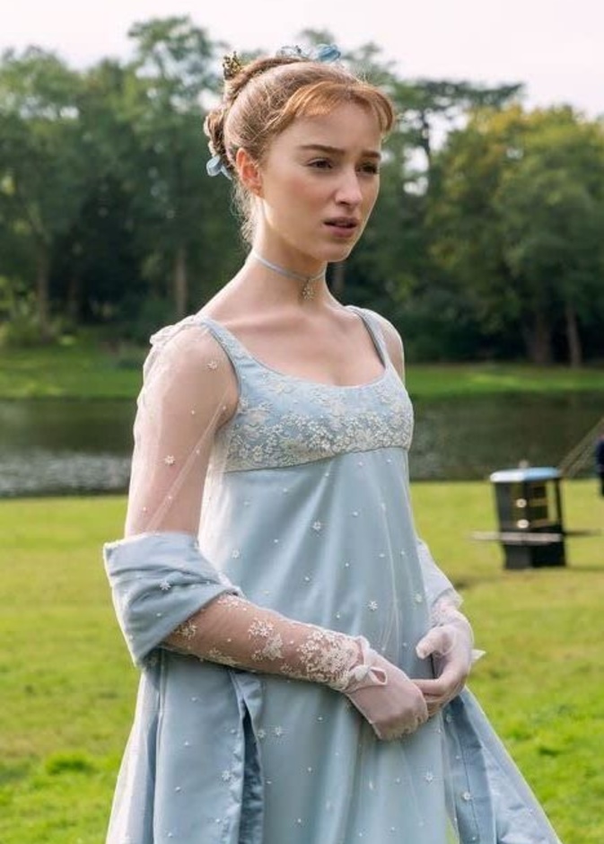 تعريقات الورود والتطريز في الإطلالات