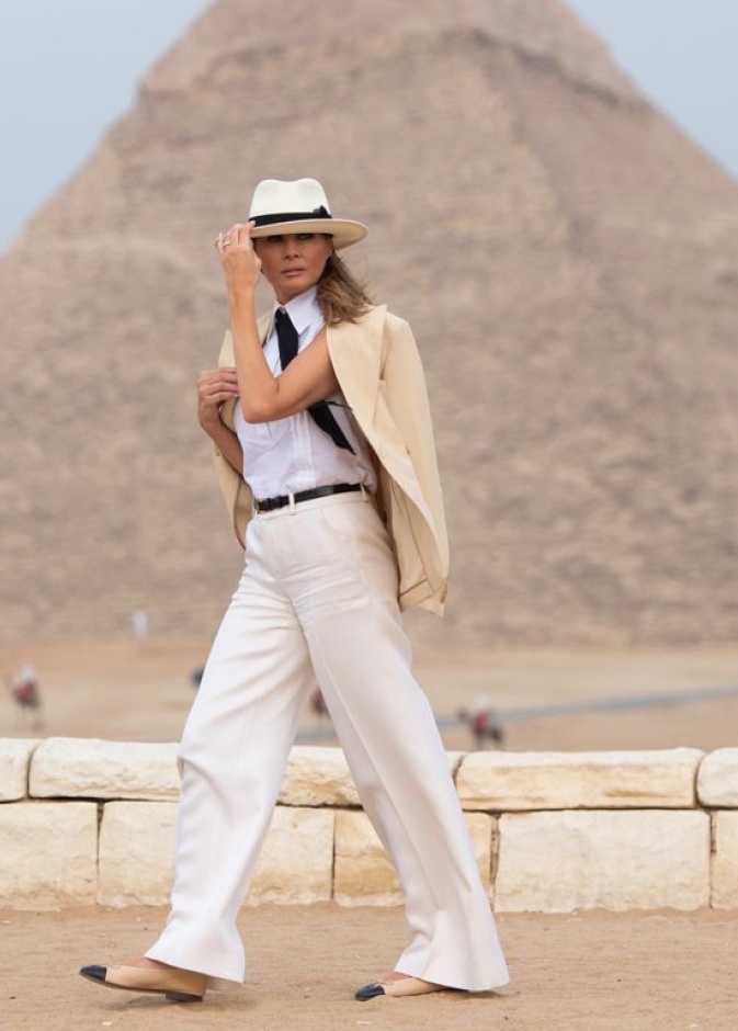 تألقت في مصر بجاكيت رالف لورين نسقتها مع قميص أبيض من شانيل