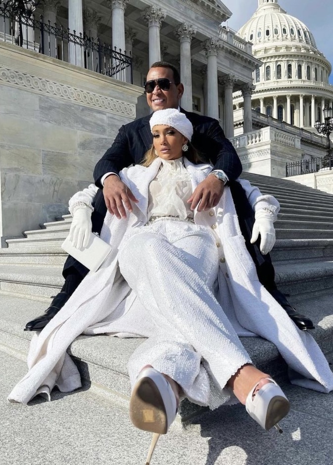 جينيفر لوبيز وخطيبها أليكس في حفل تنصيب الرئيس الأمريكي الجديد جو بايدن في واشنطن